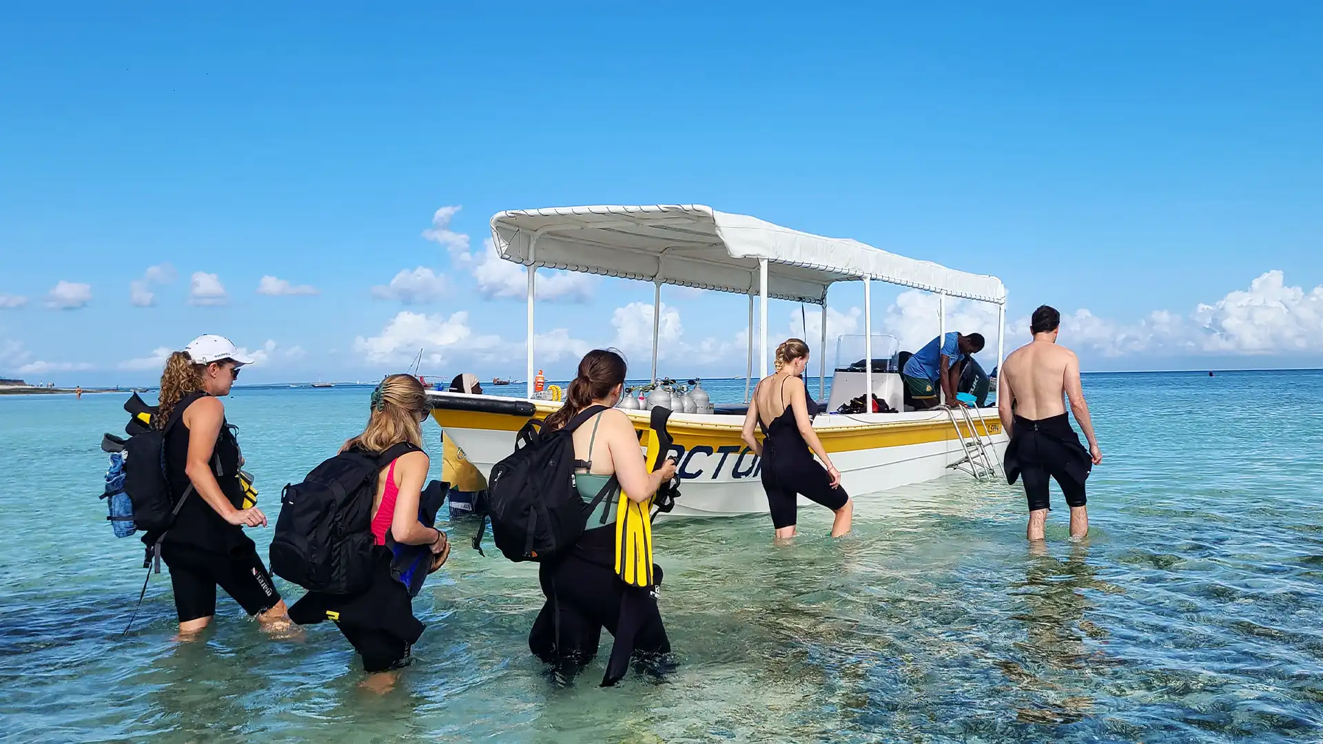 Divers boarding the speedboat at the Nungwi dive center for a diving excursion with Fun Divers Zanzibar